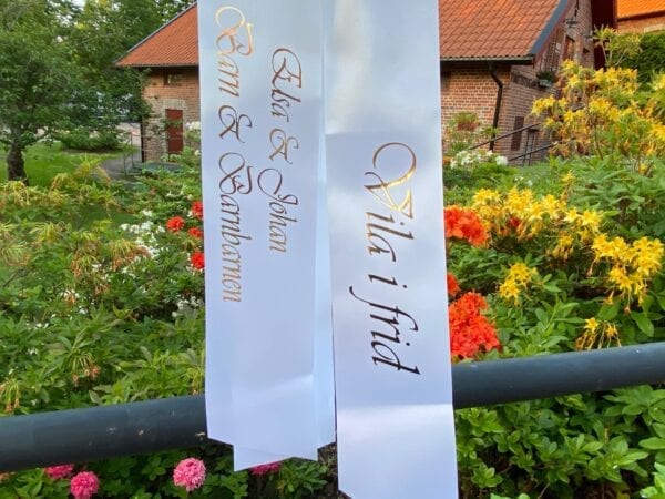 Satinband med blommor